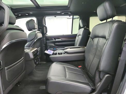 Used 2022 Jeep Grand Wagoneer Series I AWD/4WD image 30
