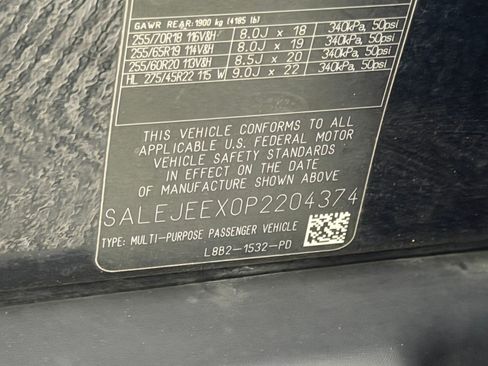 Used 2023 Land Rover Defender 110 S image 30