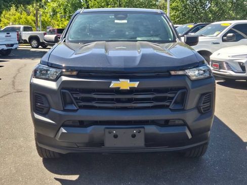Used 2023 Chevrolet Colorado W/T RWD image 2