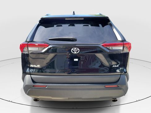 Used 2023 Toyota RAV4 XLE w/ Convenience Package FWD image 6
