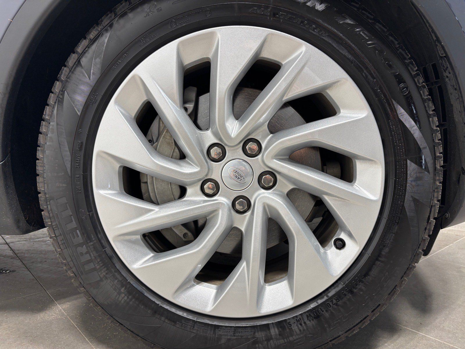 New 2025 Land Rover Discovery S AWD/4WD image 11