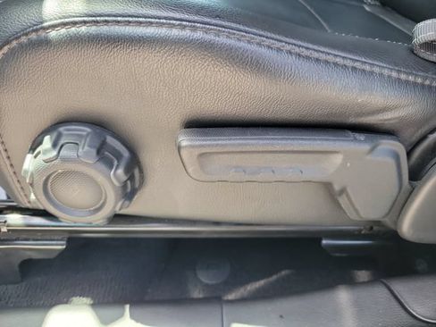 Used 2022 Jeep Wrangler Unlimited Sahara AWD/4WD image 17