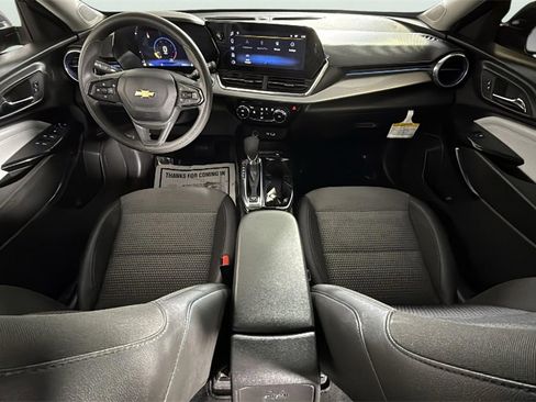 Used 2025 Chevrolet Trax LT image 30