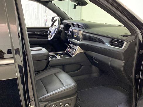 Used 2024 GMC Yukon Denali w/ Advanced Technology Package AWD/4WD image 31