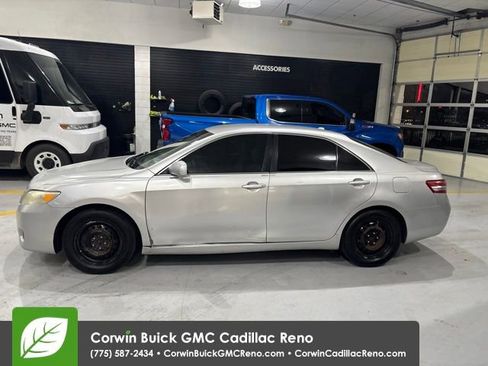 Used 2011 Toyota Camry LE FWD image 5