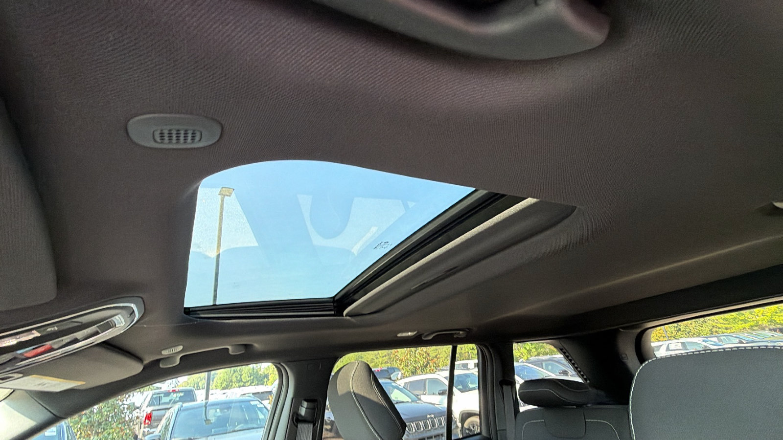 New 2027 Jeep Grand Cherokee Laredo X AWD/4WD image 14