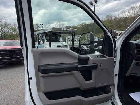 Used 2021 Ford F550 4x4 Regular Cab Super Duty image 41