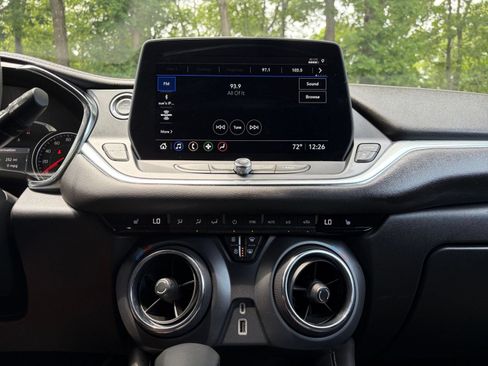 Used 2025 Chevrolet Blazer LT FWD image 17