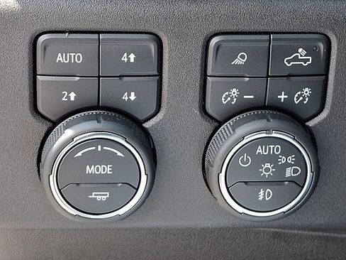 Used 2024 Chevrolet Silverado 2500 High Country w/ Technology Package AWD/4WD image 23