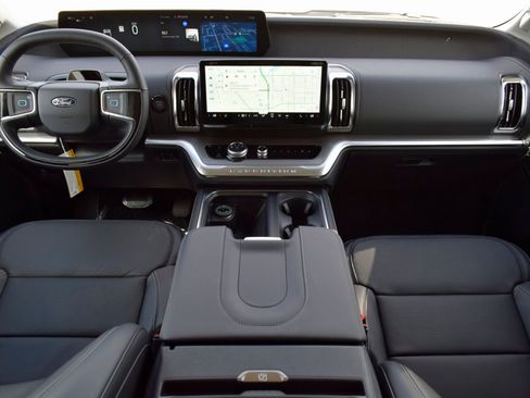 New 2025 Ford Expedition Platinum w/ Driver's Package image 7