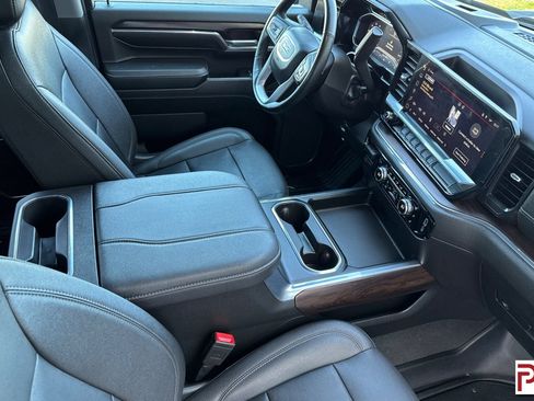 Used 2024 GMC Sierra 3500 SLT w/ SLT Convenience Package AWD/4WD image 19