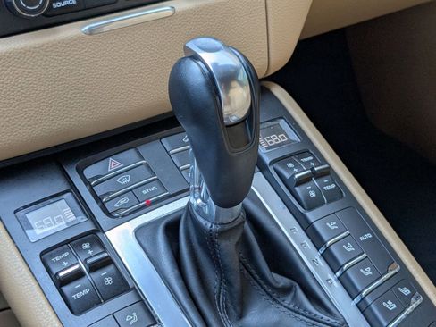 Used 2017 Porsche Macan image 19