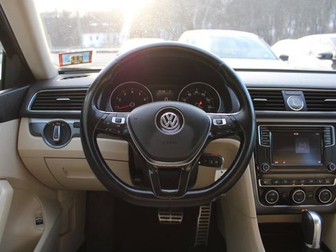 Used 2017 Volkswagen Passat 1.8T R-Line image 36