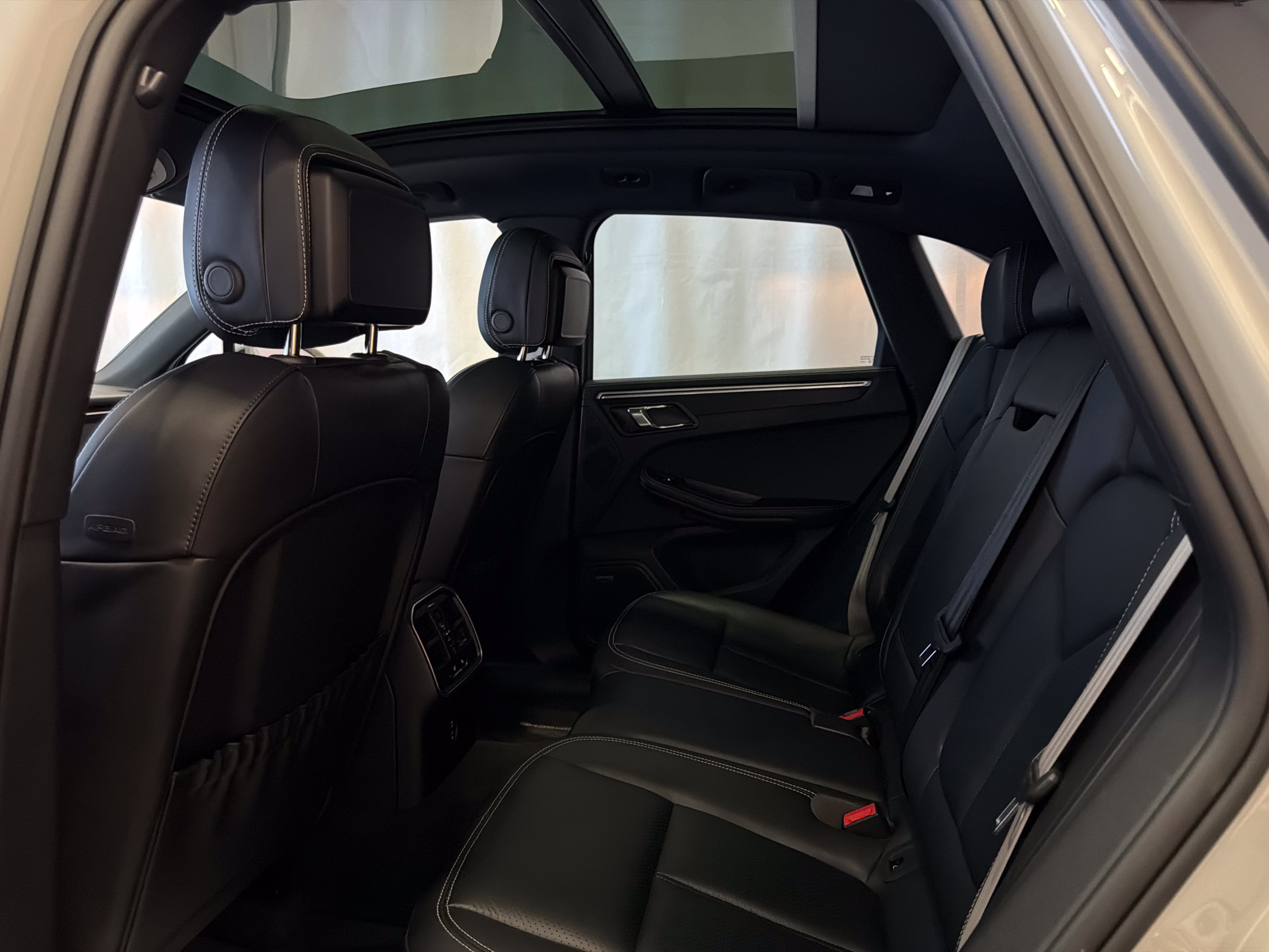 Certified 2024 Porsche Macan GTS AWD/4WD image 25
