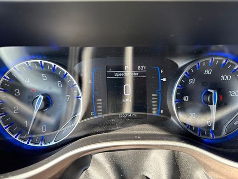 Used 2017 Chrysler Pacifica Touring FWD image 4