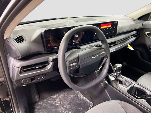 New 2025 Kia K4 LX image 9