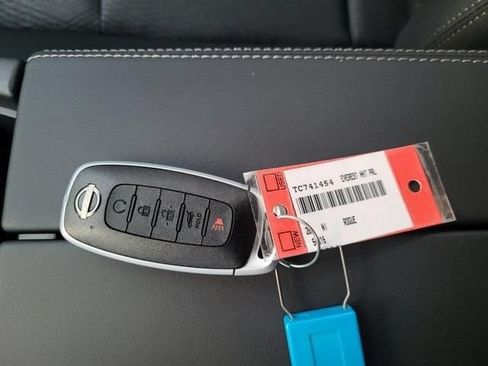 Used 2026 Nissan Rogue SV FWD image 29