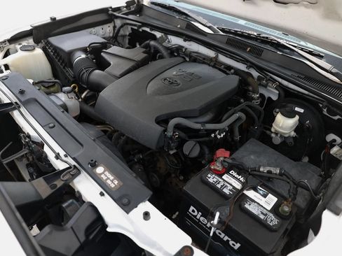 Used 2016 Toyota Tacoma SR5 w/ Towing Package RWD image 42