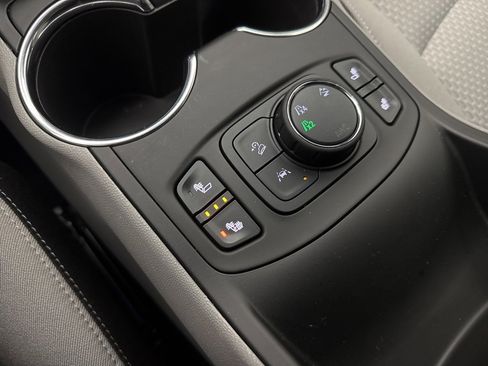 Used 2023 GMC Terrain SLE w/ Driver Convenience Package image 32