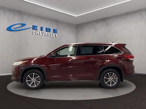 Used 2018 Toyota Highlander XLE AWD/4WD image 12
