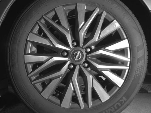 Used 2025 Nissan Altima 2.5 SV FWD image 14