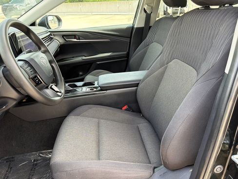 Used 2025 Toyota Camry LE w/ Convenience Package FWD image 19