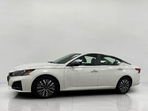 Certified 2025 Nissan Altima 2.5 SV FWD image 7