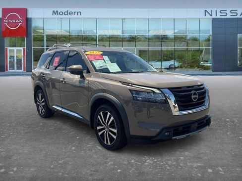 Certified 2023 Nissan Pathfinder Platinum AWD/4WD image 3