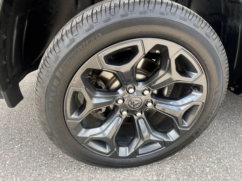 Used 2020 RAM 1500 Limited w/ Black Appearance Package AWD/4WD image 9