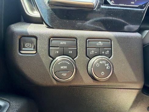 Used 2022 Chevrolet Silverado 1500 LT AWD/4WD image 43