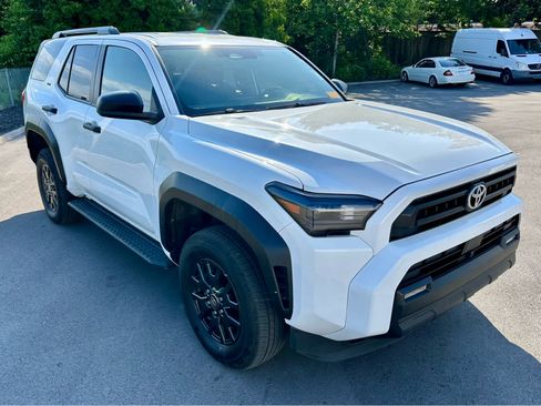 Used 2025 Toyota 4Runner SR5 AWD/4WD image 3