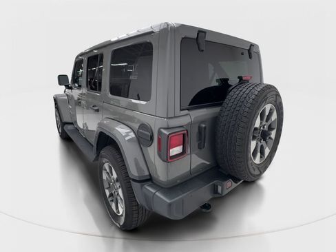 Used 2022 Jeep Wrangler Unlimited Sahara w/ Cold Weather Group AWD/4WD image 10