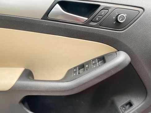 Used 2013 Volkswagen Jetta SE FWD image 9