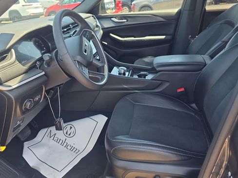 Used 2024 Jeep Grand Cherokee Altitude image 7