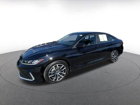 Used 2025 Volkswagen Jetta SE image 8