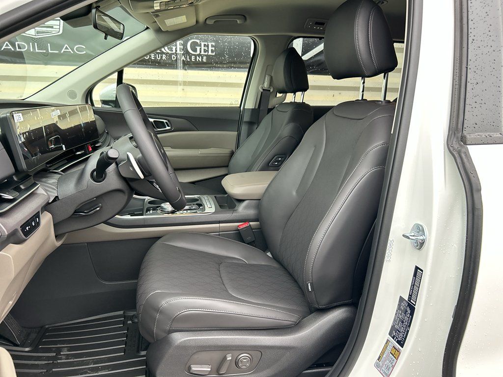New 2026 Kia Carnival EX FWD image 11