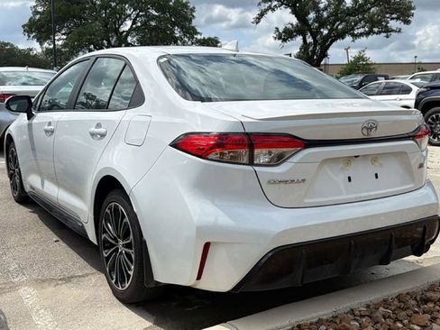 Used 2025 Toyota Corolla SE image 10