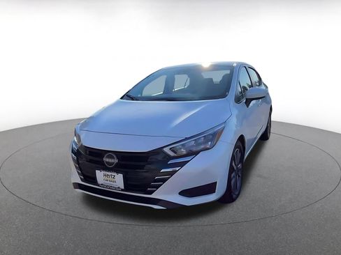 Used 2025 Nissan Versa SV image 7