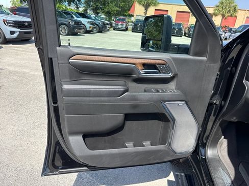 Used 2024 Chevrolet Silverado 2500 High Country w/ Technology Package AWD/4WD image 14