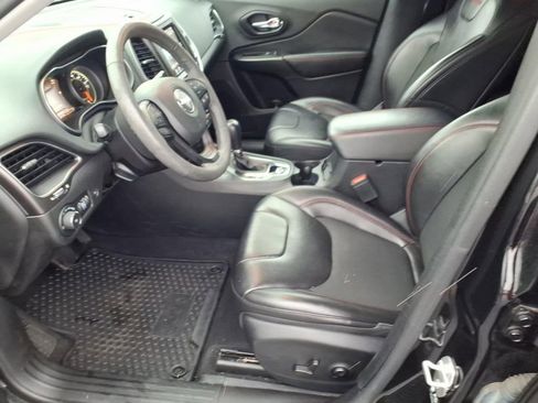 Used 2021 Jeep Cherokee Trailhawk w/ Technology Group AWD/4WD image 9