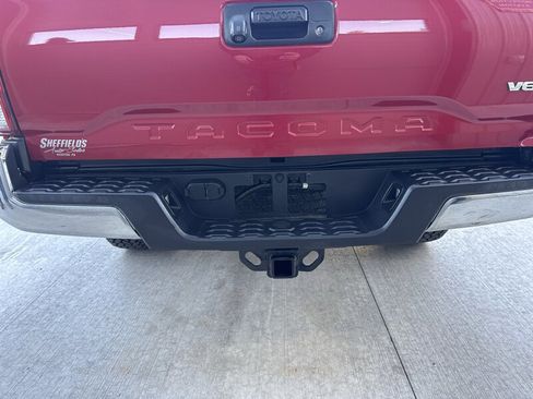 Used 2016 Toyota Tacoma TRD Off-Road w/ Towing Package AWD/4WD image 18