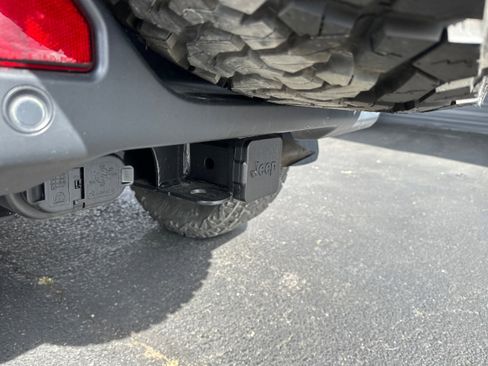 Used 2020 Jeep Wrangler Unlimited Sahara w/ Uconnect 4C Nav & Sound Group AWD/4WD image 26