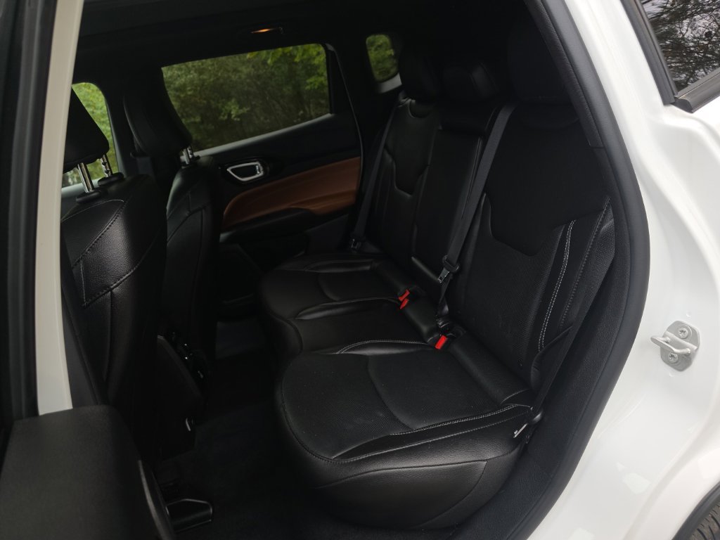 Used 2025 Jeep Compass Limited w/ Elite Group AWD/4WD image 14