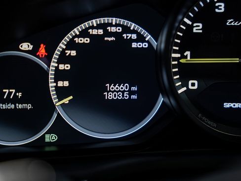 Used 2022 Porsche Cayenne Turbo S image 46