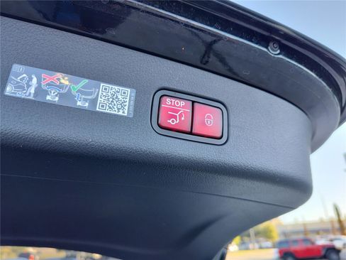 New 2025 Mercedes-Benz GLC 300 4MATIC image 7