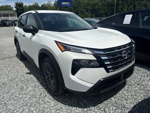 Used 2024 Nissan Rogue S FWD image 2