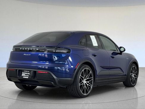 Certified 2025 Porsche Macan 4 Electric AWD/4WD image 8