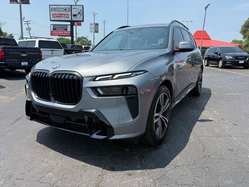 Used 2023 BMW X7 xDrive40i w/ Executive Package AWD/4WD image 3
