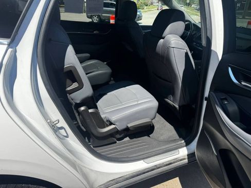 Used 2019 Buick Enclave Essence AWD/4WD image 13