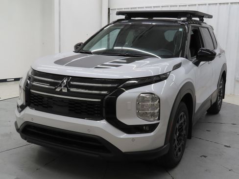 New 2026 Mitsubishi Outlander AWD image 8